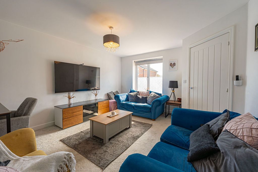 Property photo 2 of 40