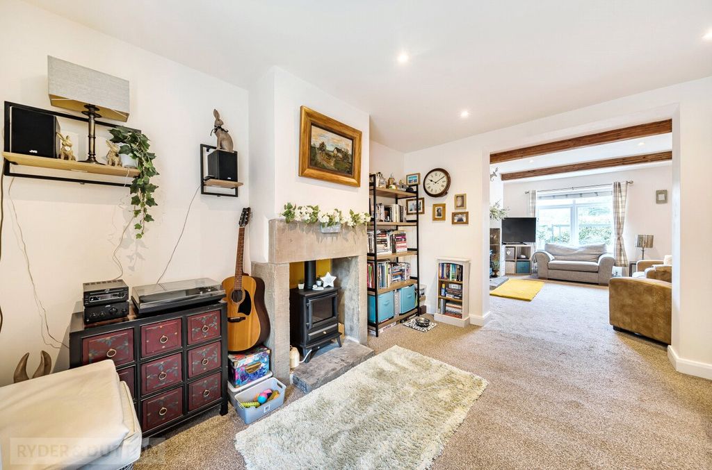 Property photo 3 of 20 Snug