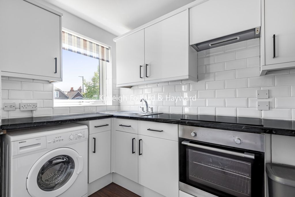 Property photo 2 of 7 Kitchen