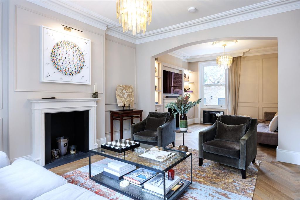 Property photo 2 of 25 Cromwell Grove