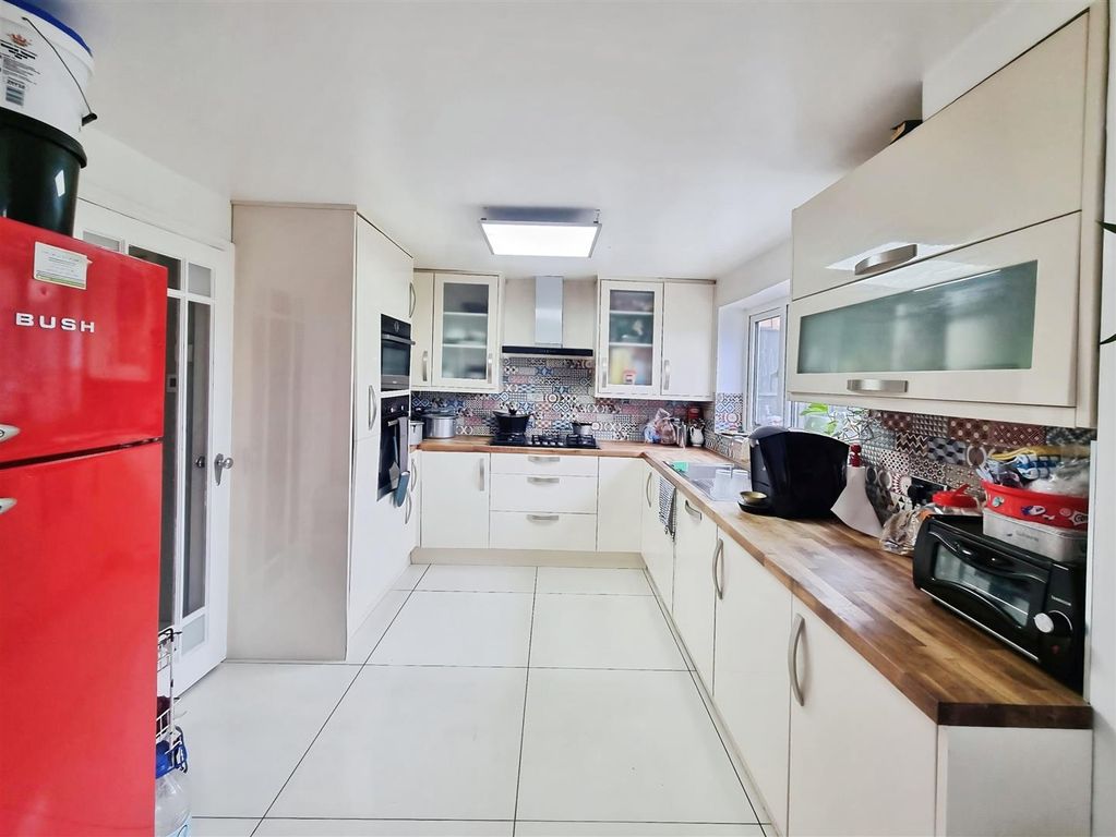 Property photo 2 of 17 F6A2Bc54-Photo-2025-10-14-13-12-22 20 283 29.Jpg