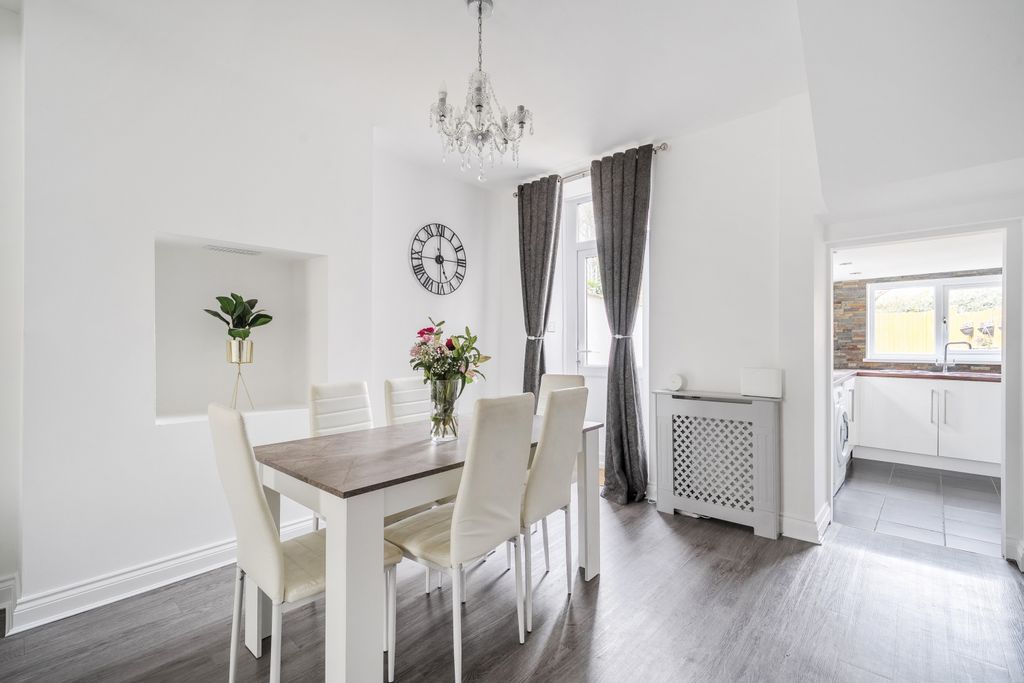 Property photo 2 of 16 1383397-10-6926E064B553F