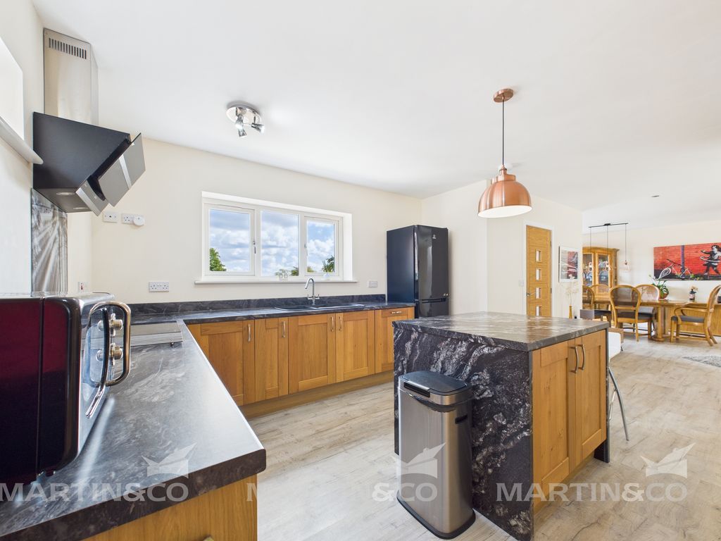 Property photo 1 of 33 Cam02406G0-Pr0506-Still017