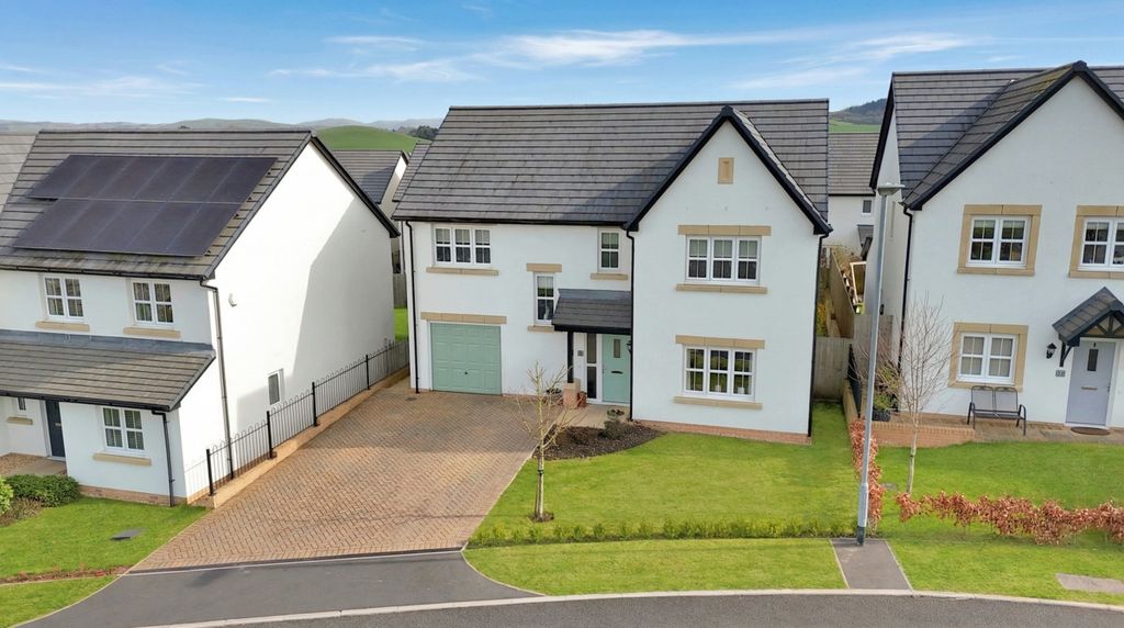 Property photo 1 of 41