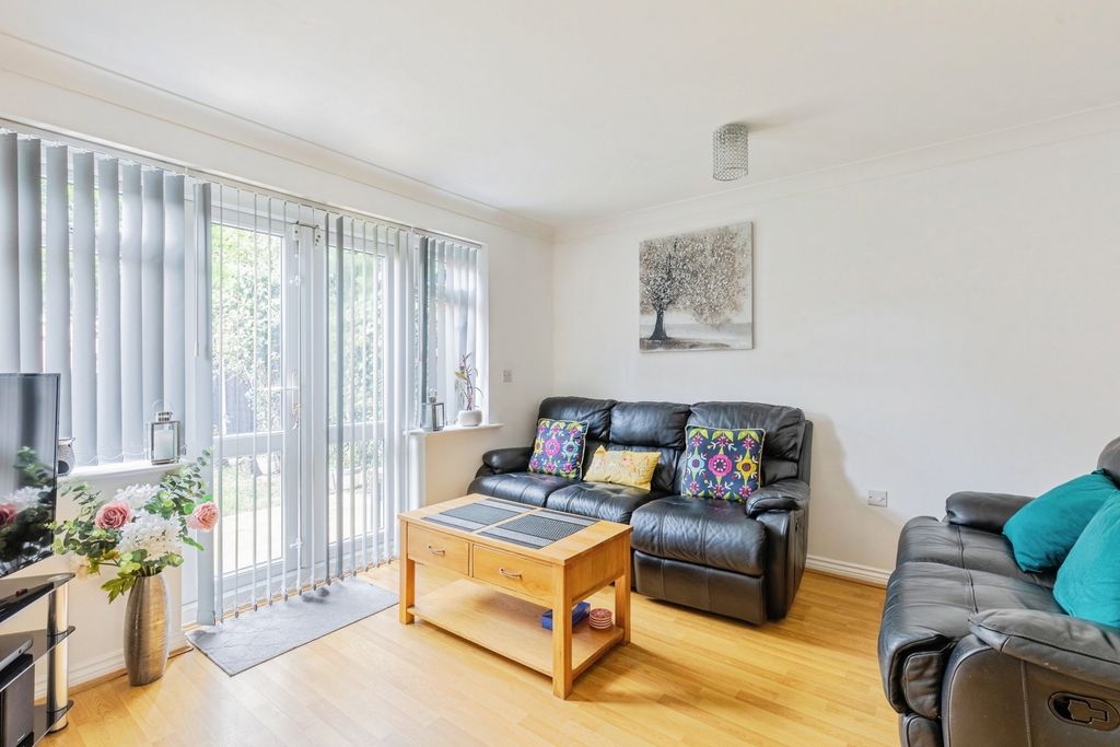 Property photo 3 of 19 Pbox-Img.Jpg
