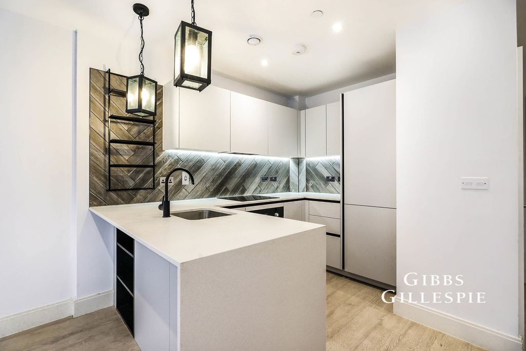 Property photo 3 of 10 Photo