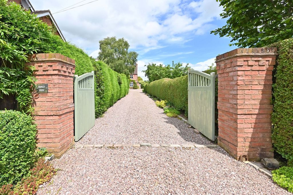Property photo 2 of 33