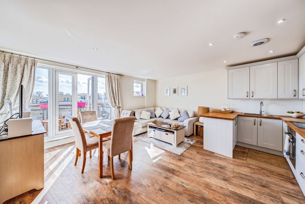 Property photo 2 of 17 Photo