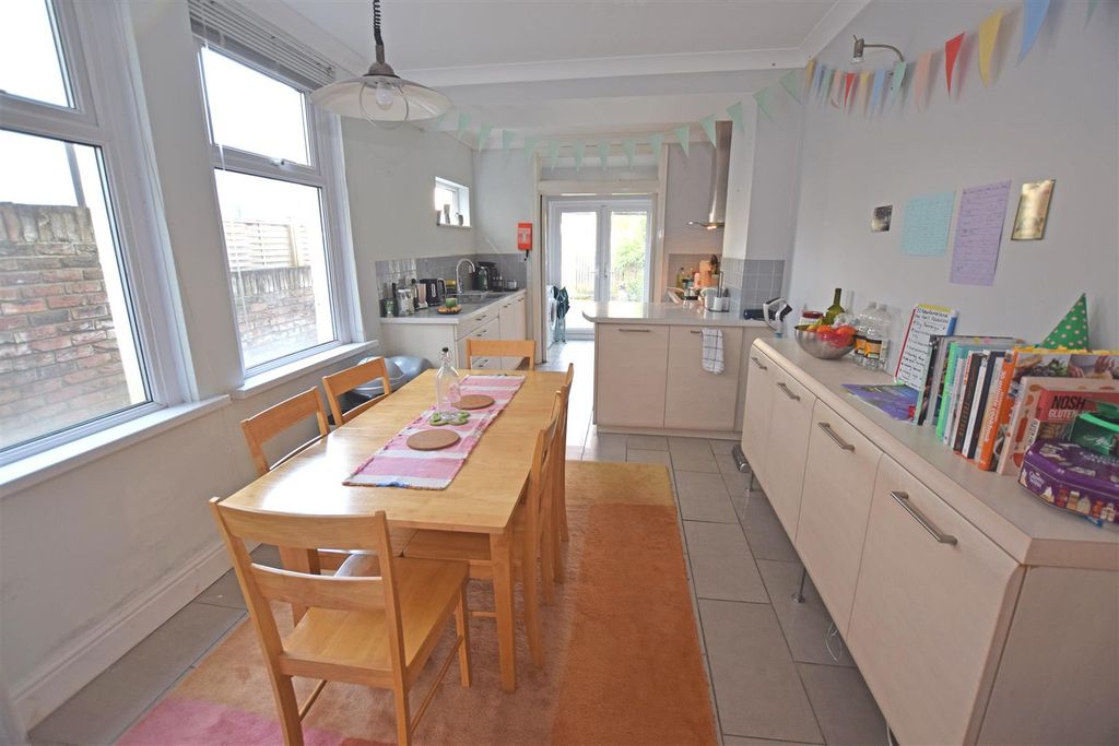 Property photo 3 of 14 Dining Area.Jpg