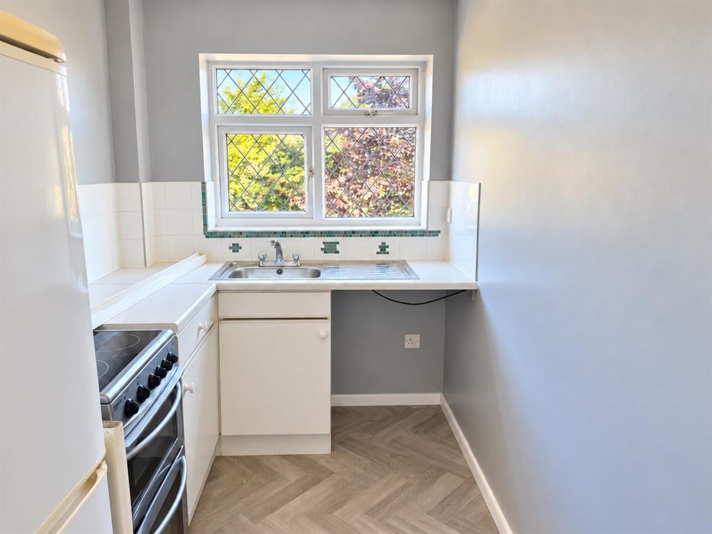 Property photo 3 of 5 Kitchen