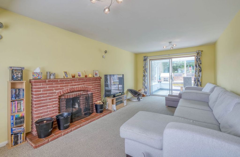 Property photo 2 of 28