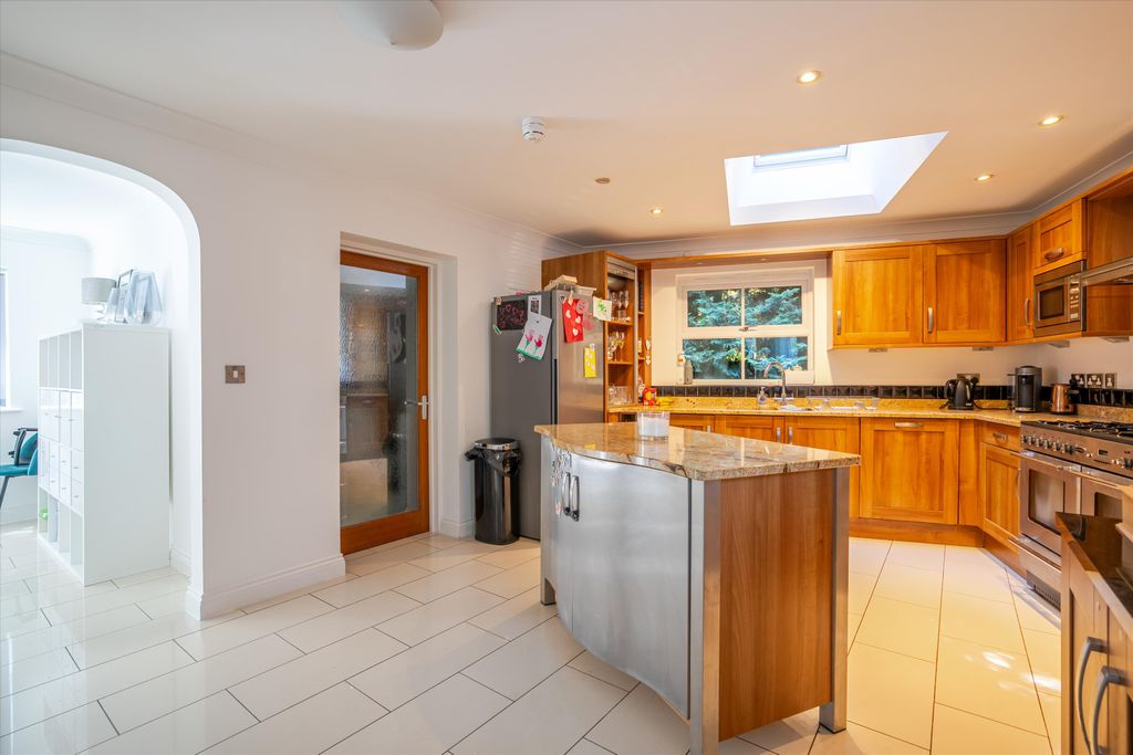 Property photo 3 of 19 Image