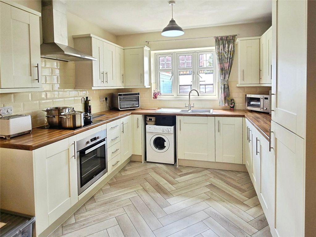 Property photo 3 of 20 Dining Kitchen