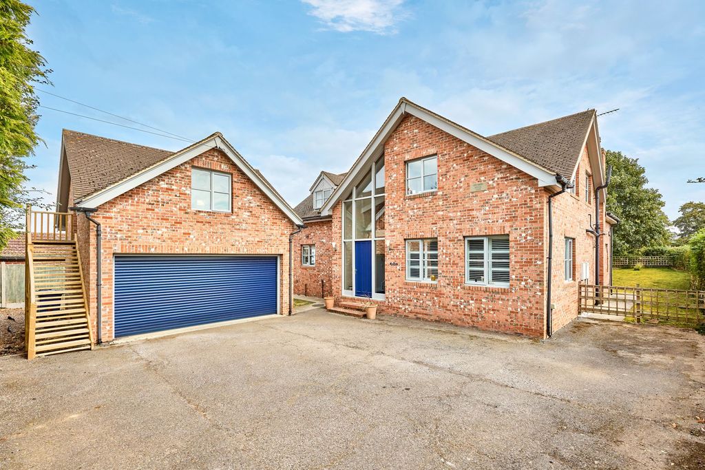 Property photo 2 of 39