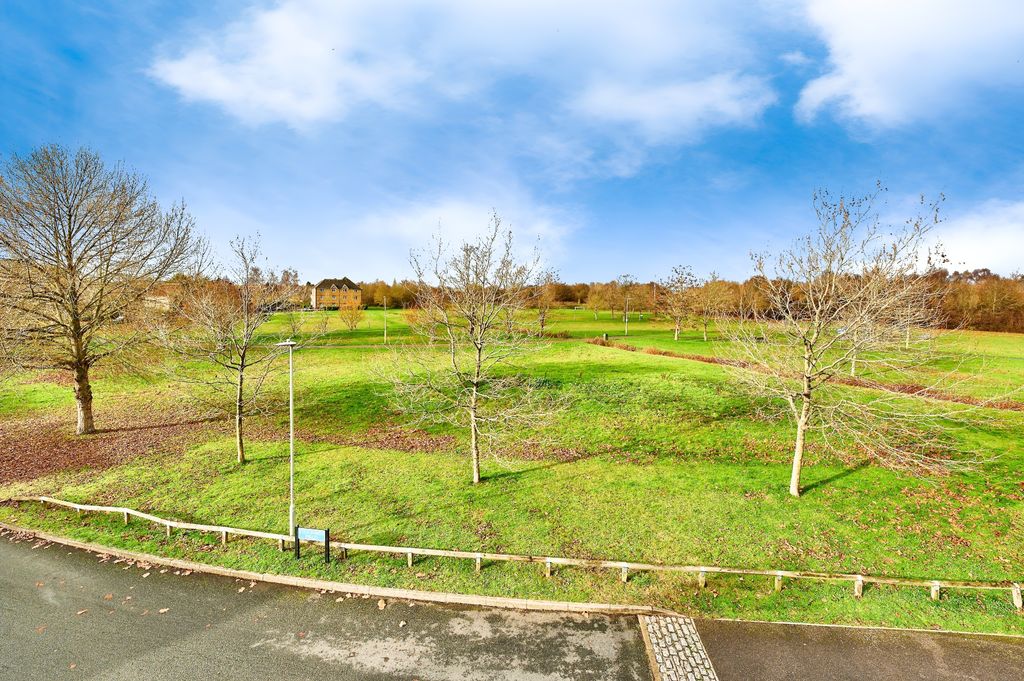 Property photo 3 of 19