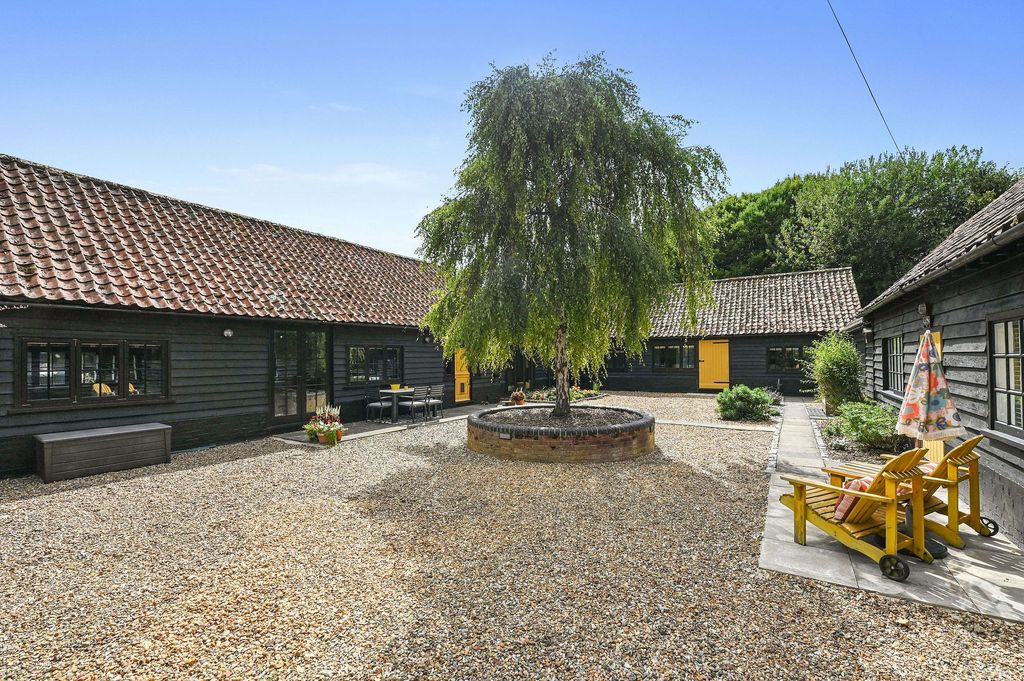 Property photo 1 of 24