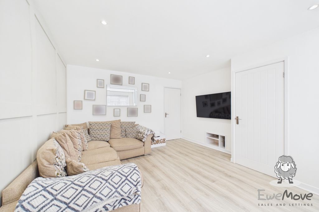 Property photo 2 of 14 Cam01866G0-Pr0589-Still008