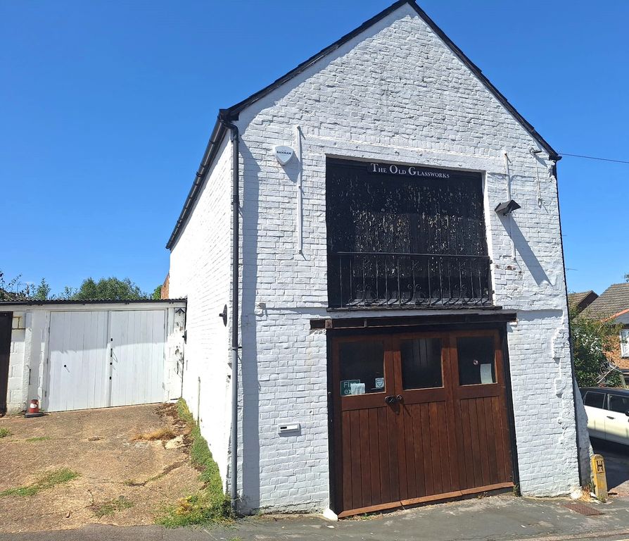 Property photo 1 of 3 The Old Glassworks