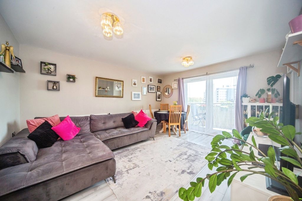 Property photo 3 of 16 Pbox-Img.Jpg