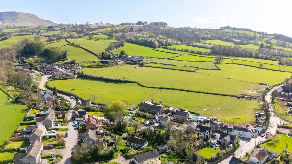 Property photo 2 of 27