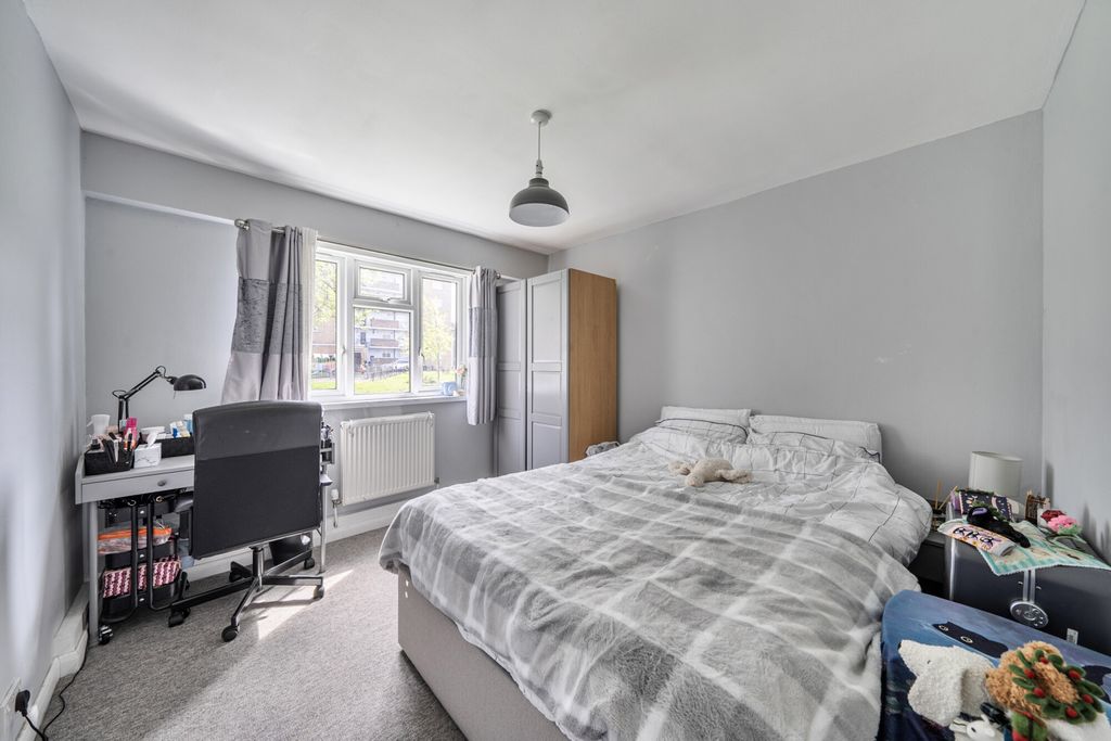 Property photo 3 of 18 Bedroom