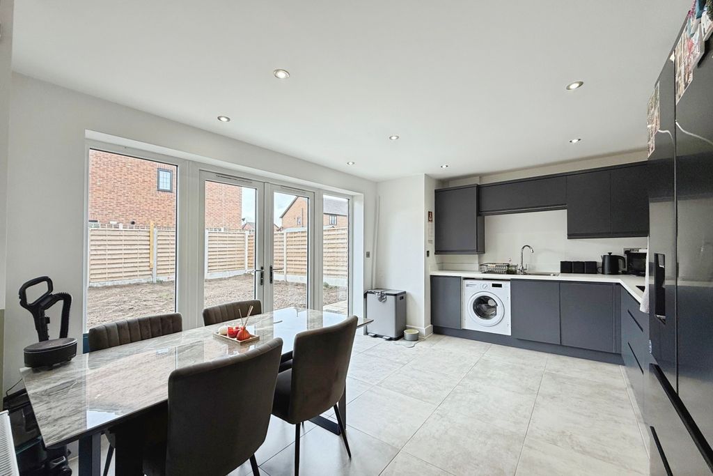 Property photo 3 of 13 4612718