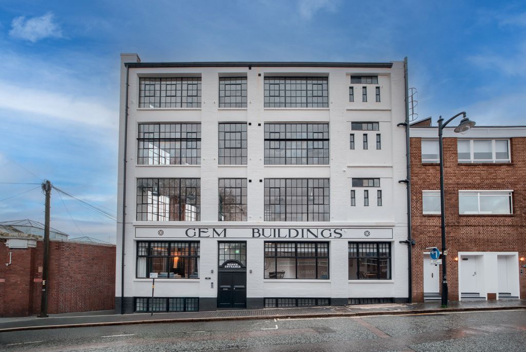 Property photo 1 of 24 Luxury Furnished 4-Bed, 2-Bath Duplex In The Iconic Gem Building