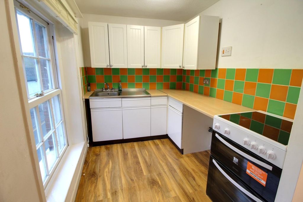 Property photo 3 of 8 Kitchen