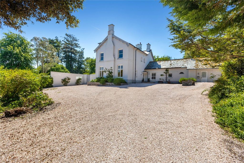 Property photo 3 of 22 Driveway