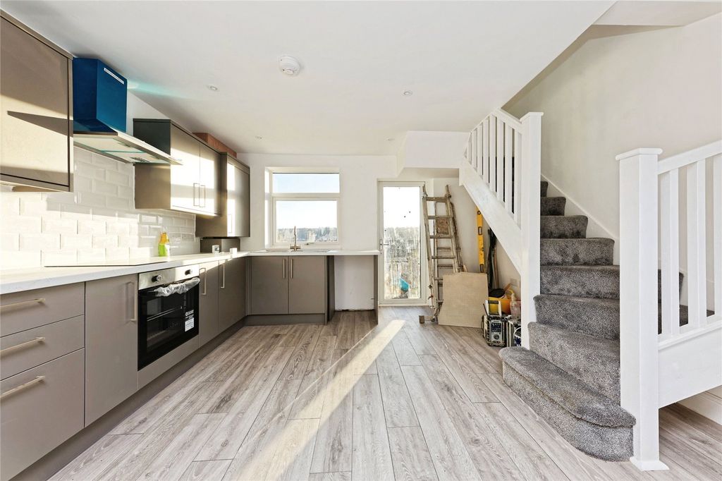 Property photo 2 of 17 Picture No. 01