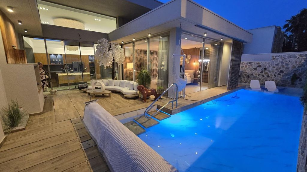 Property photo 1 of 50