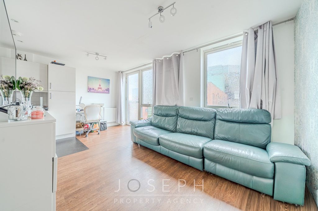 Property photo 3 of 8