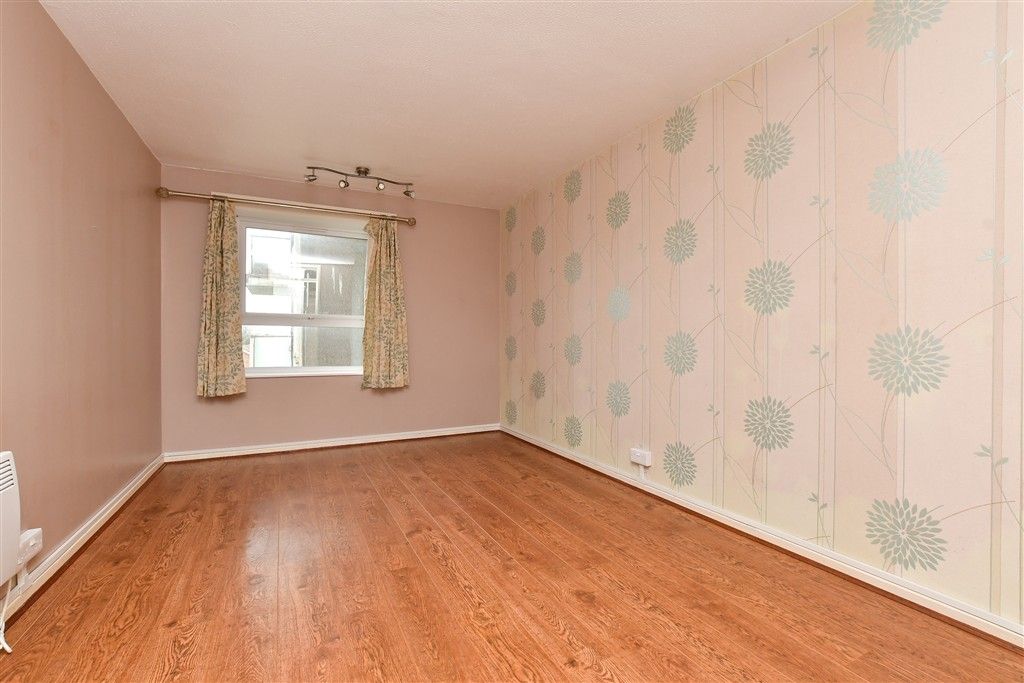 Property photo 1 of 14 Bedroom 1