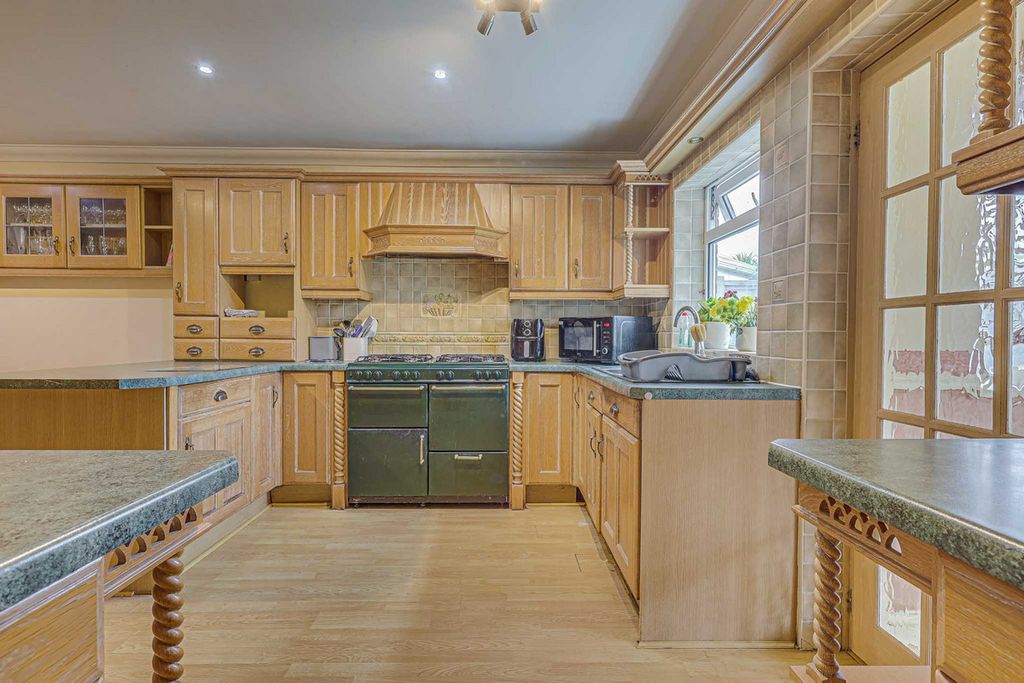 Property photo 2 of 41