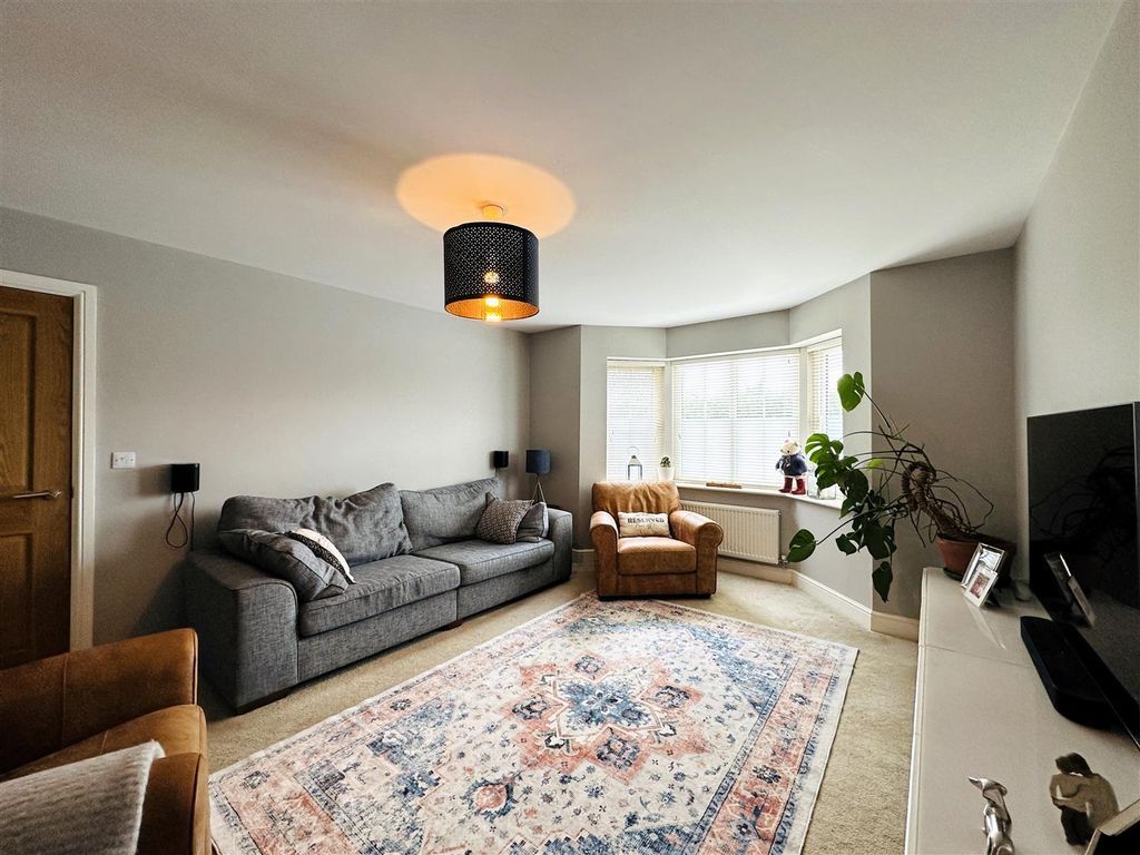 Property photo 3 of 24 Lounge.Jpg