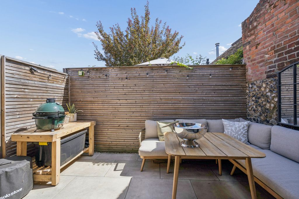 Property photo 2 of 16