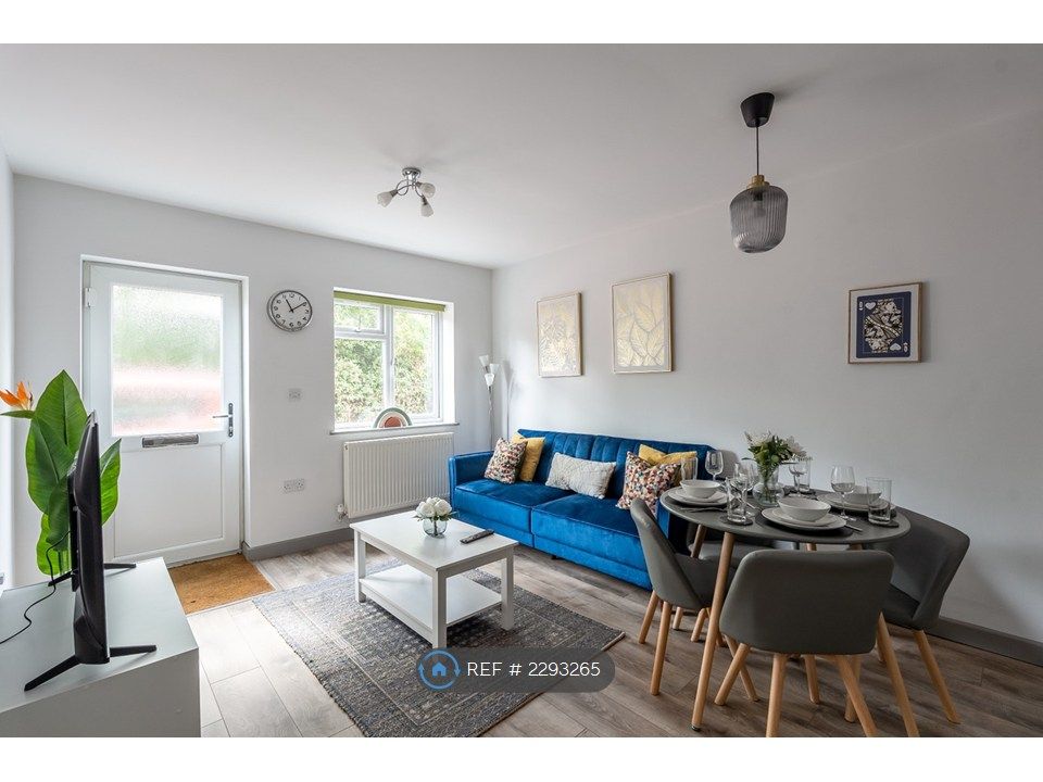 Property photo 2 of 33