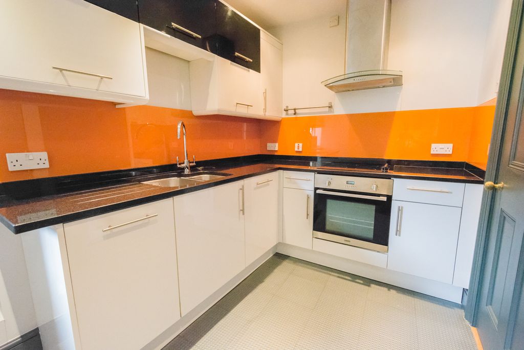 Property photo 2 of 12 15 Manvers St - Flat 3 -10
