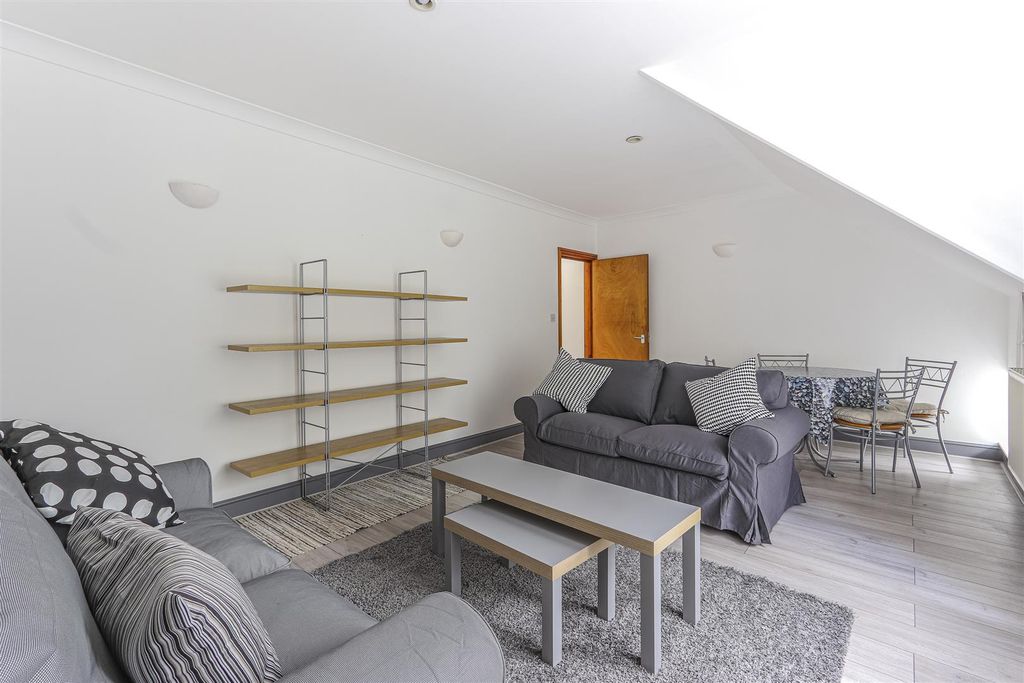 Property photo 3 of 15 Ninian Road 36, C-8.Jpg