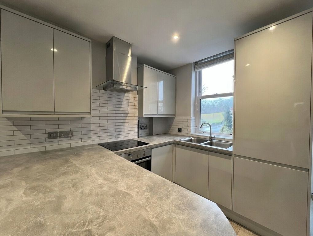 Property photo 3 of 10 Kitchen