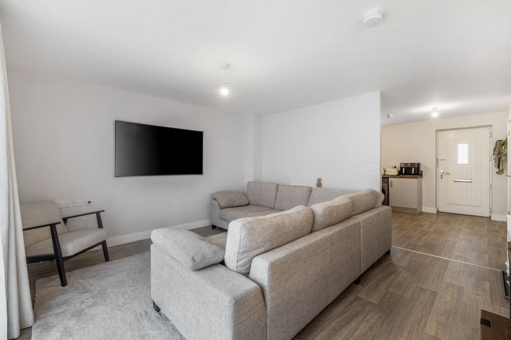 Property photo 3 of 24 2 Lapwing Gardens (Wyberton)-18