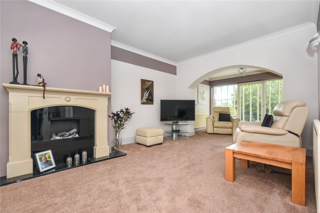 Property photo 2 of 19 Picture No. 11