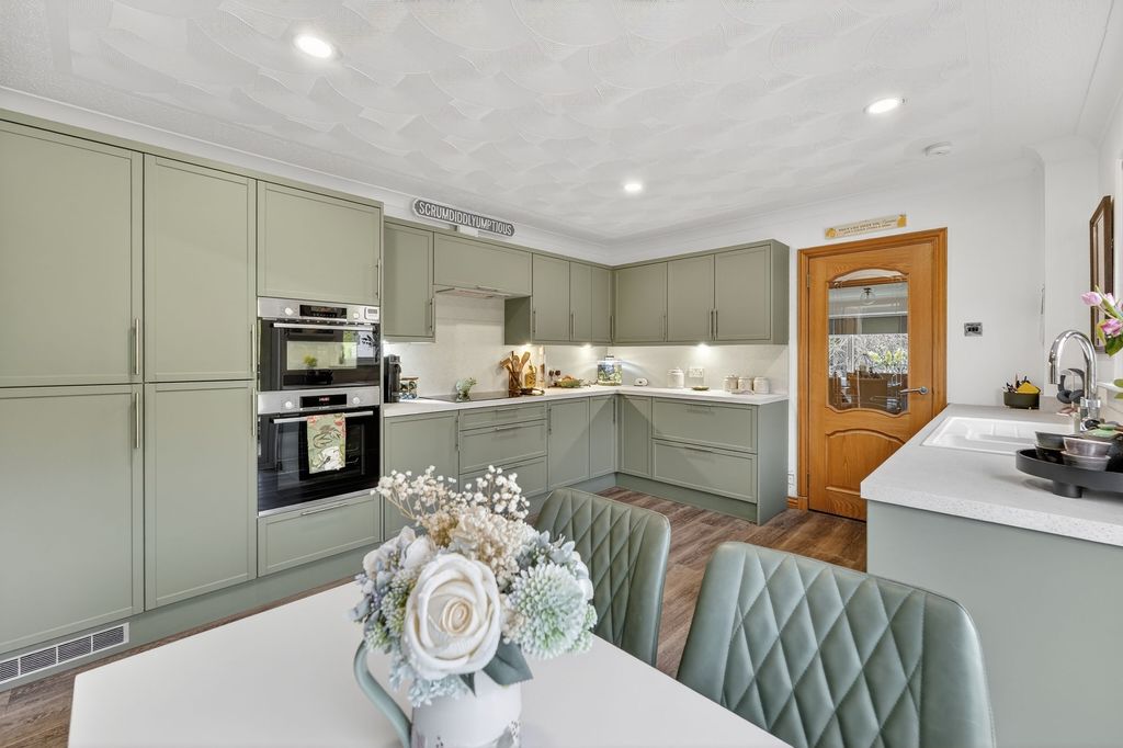 Property photo 3 of 35