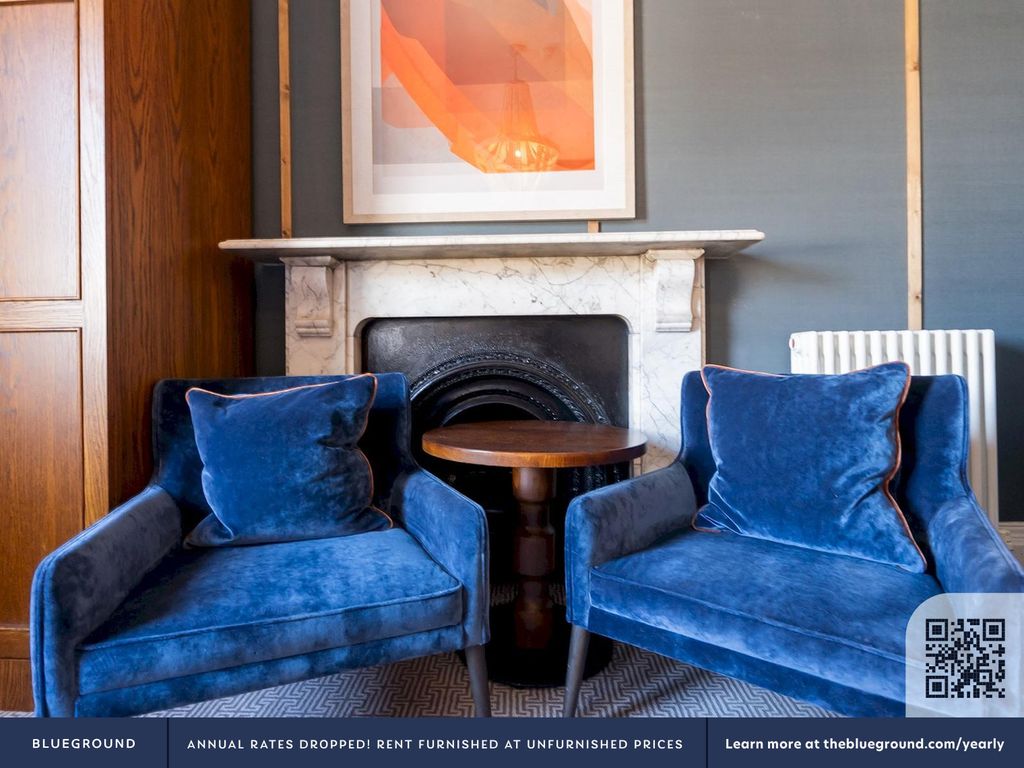 Property photo 3 of 18 Living Room