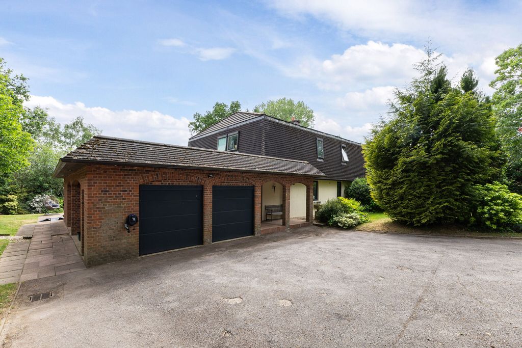 Property photo 3 of 34