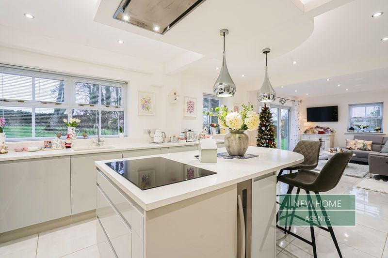 Property photo 2 of 51 Photo 44