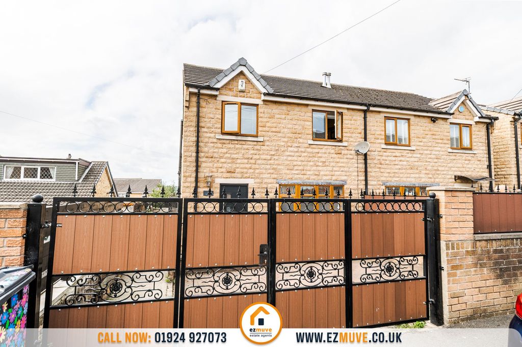 Property photo 1 of 32