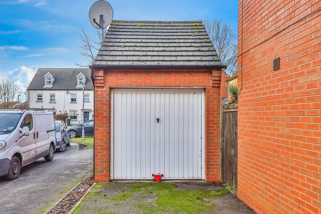 Property photo 2 of 28