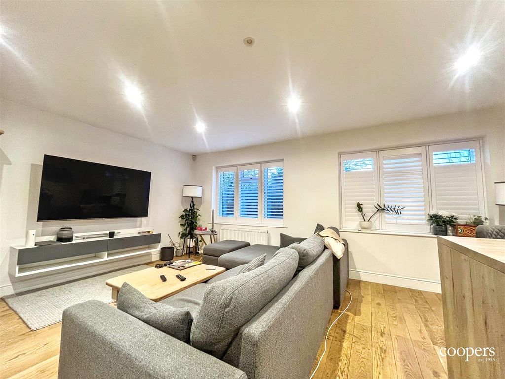 Property photo 2 of 12 Lounge (3).Jpg