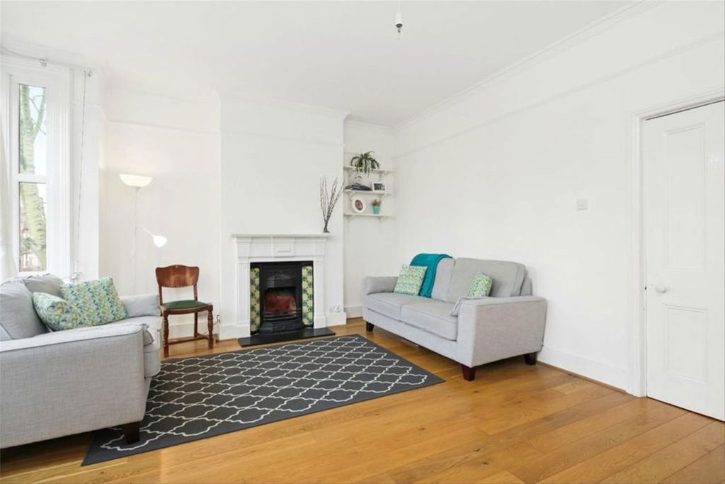 Property photo 2 of 8
